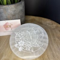 Seleniet Schijf met Gegraveerde Bloemen & Edelsteen – 10 cm