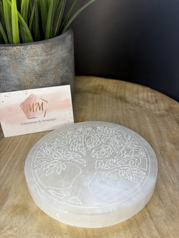 Seleniet Schijf met Gegraveerde Boom – 12 cm