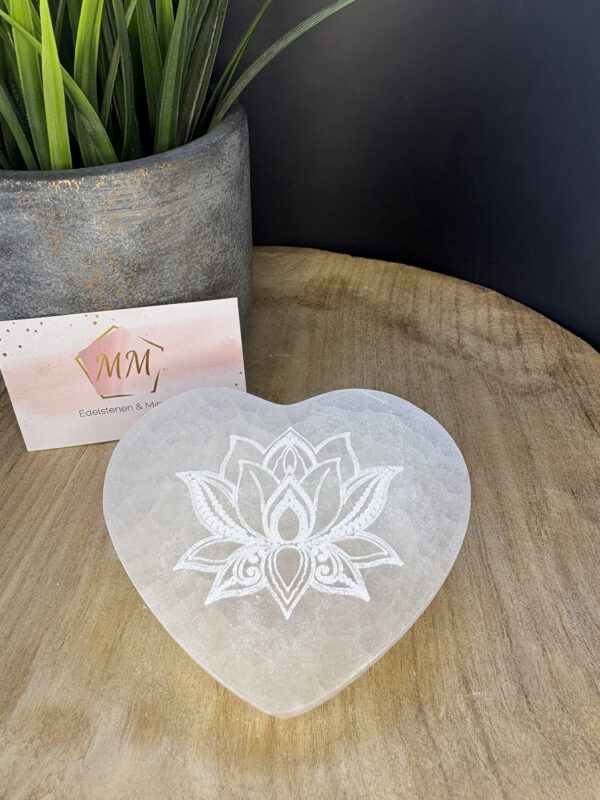 Seleniet Hart-Schijf – 10 cm met Gegraveerde Lotus