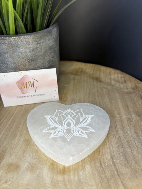Seleniet Hart-Schijf – 10 cm met Gegraveerde Lotus