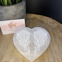 Seleniet Hart-Schijf – 10 cm met Gegraveerde Engelenvleugels