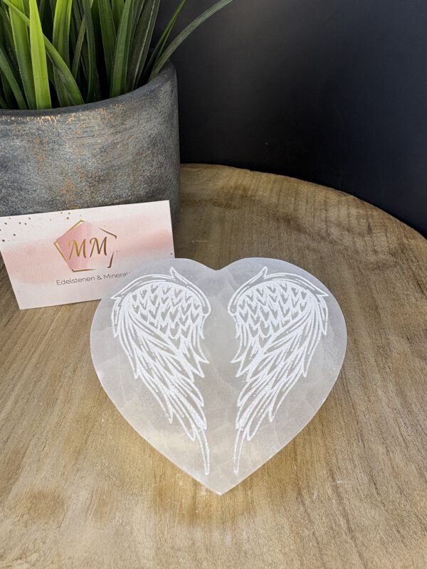 Seleniet Hart-Schijf – 10 cm met Gegraveerde Engelenvleugels
