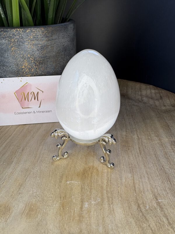 Seleniet Ei op Standaard – ±9 cm