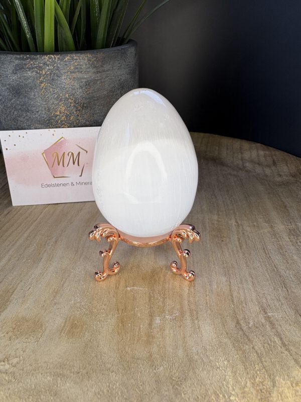 Seleniet Ei op Standaard – ±9 cm